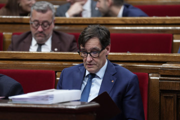 El president de la Generalitat de Cataluña, Salvador Illa, durante la primera jornada del Debate de Política General, en el Parlament de Catalunya, a 8 de octubre de 2025, en Barcelona, Catalunya (E
