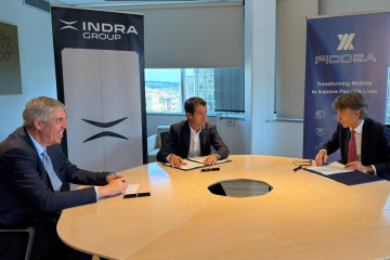 El presidente ejecutivo de Indra Group, Ángel Escribano, y Javier Pujol, consejero de Ficosa Inversión.
