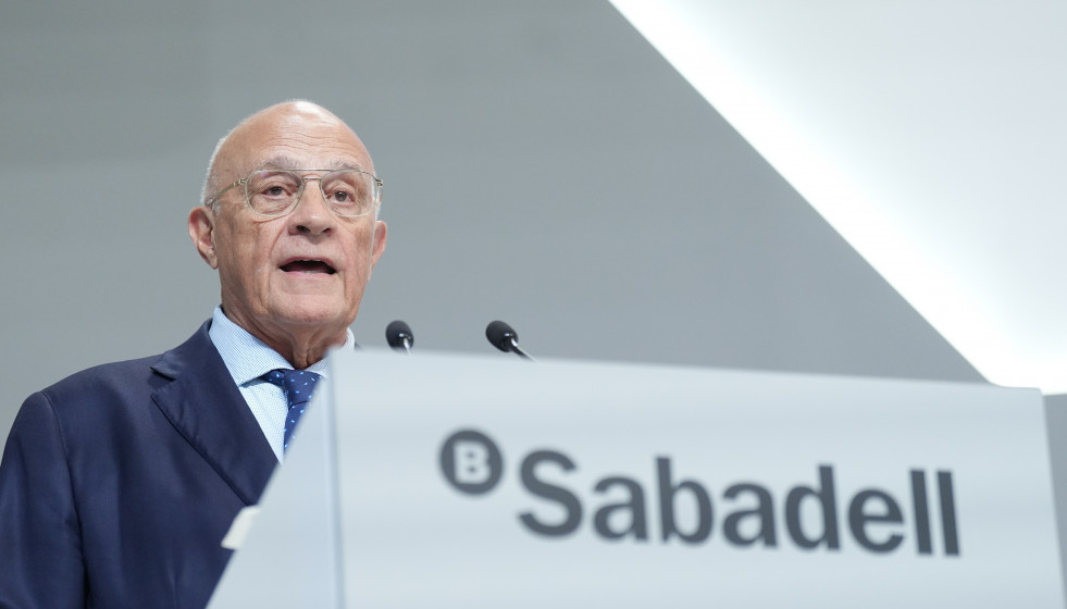 Archivo - El presidente del Banco Sabadell, Josep Oliu, en una imagen de archivo