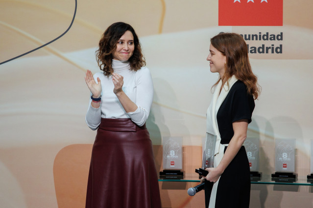 Archivo - La presidenta de la Comunidad de Madrid, Isabel Díaz Ayuso y  Ana Corina Sosa Machado, hija de María Corina Machado, recoge el premio de su madre, durante el acto institucional de entrega de los Reconocimientos 8 de Marzo, en la Real Casa