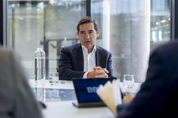 El presidente del BBVA, Carlos Torres Vila, durante una entrevista para Europa Press, en el edificio ‘La Vela’, en la ciudad del BBVA, a 8 de octubre de 2025, en Madrid (España).