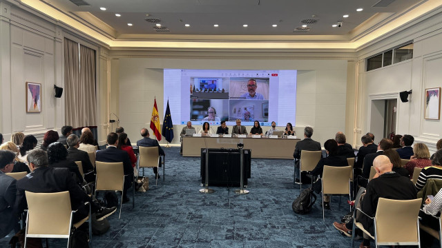 Vivienda continua el trabajo con las universidades públicas para el impulso de vivienda asequible en los campus.