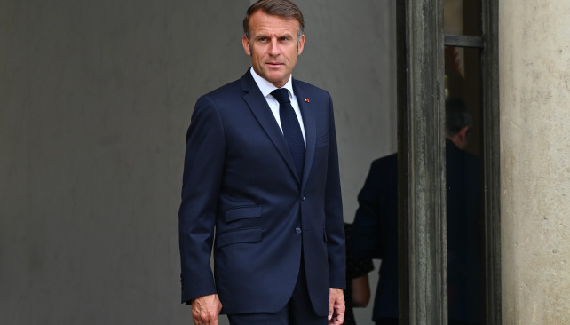 EuropaPress 6917450 27 august 2025 france paris frances president emmanuel macron greets