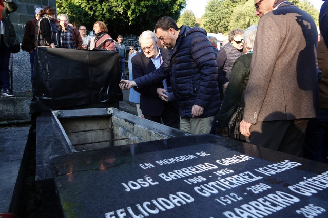 El presidente del Principado, Adrián Barbón, esta mañana en la ofrenda floral y acto de reconocimiento a José Barreiro.
