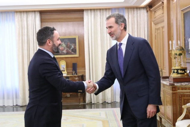 Archivo - Santiago Abascal, presidente de Vox, con el Rey Felipe VI