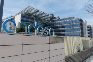Archivo - Fachada de la sede de Endesa