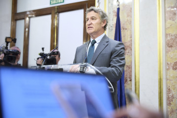 El presidente del PP, Alberto Núñez Feijóo, durante una rueda de prensa en el Congreso de los Diputados, a 24 de septiembre de 2025, en Madrid (España).