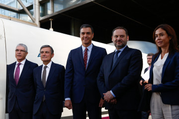 Archivo - Viaje inaugural del AVE a Granada: Pedro Sanchez y José Luis Ábalos. Archivo.