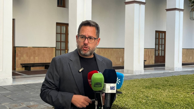 El portavoz de Adelante Andalucía, José Ignacio García, este lunes en declaraciones en el Parlamento.