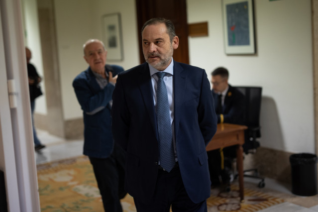 Archivo - El diputado del Grupo Mixto José Luis Ábalos en el Congreso de los Diputados, a 17 de diciembre. Archivo.