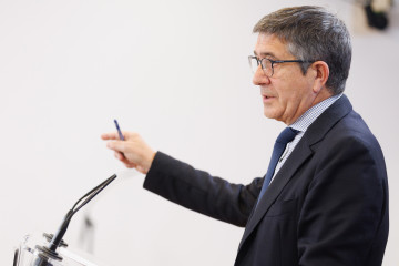 Archivo - El portavoz del PSOE en el Congreso, Patxi López, interviene durante una rueda de prensa posterior a la reunión de la Junta de Portavoces, en el Congreso de los Diputados, a 18 de abril de