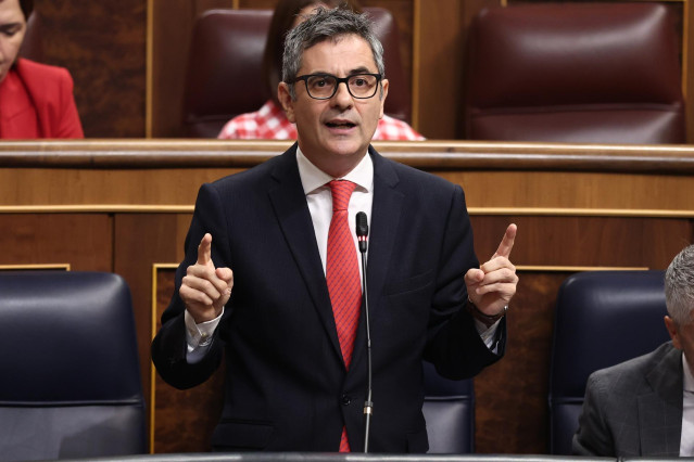 El ministro de la pResidencia, Justicia y Relaciones con las Cortes, Félix Bolaños, interviene durante una sesión de Control al Gobierno, en el Congreso de los Diputados, a 7 de octubre de 2025, en Madrid (España). El pleno del Congreso vota hoy el embarg