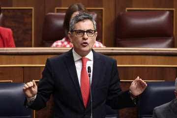 El ministro de la pResidencia, Justicia y Relaciones con las Cortes, Félix Bolaños, interviene durante una sesión de Control al Gobierno, en el Congreso de los Diputados, a 7 de octubre de 2025, en
