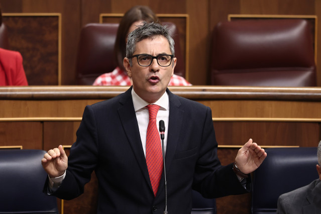 El ministro de la pResidencia, Justicia y Relaciones con las Cortes, Félix Bolaños, interviene durante una sesión de Control al Gobierno, en el Congreso de los Diputados, a 7 de octubre de 2025, en Madrid (España).