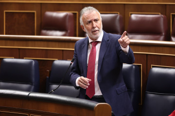 El ministro de Política Territorial y Memoria Democrática, Ángel Víctor Torres, interviene durante una sesión de Control al Gobierno, en el Congreso de los Diputados, a 7 de octubre de 2025, en M