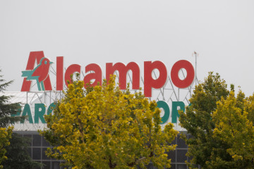 Archivo - Logotipo del supermercado del Alcampo, a 21 de septiembre de 2023, en Madrid