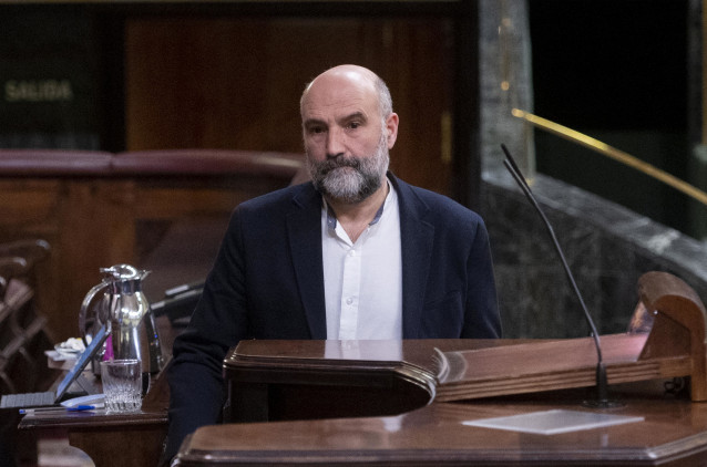Archivo - El diputado por la circunscripción de La Coruña, Néstor Rego, en el Pleno del Congreso de los Diputados