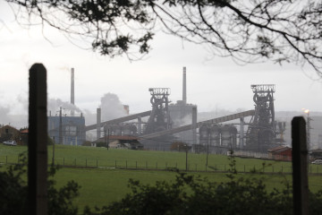 Archivo - Vista de la fábrica de acero de ArcelorMittal en Gijón, Asturias (España), a 4 de diciembre de 2020.