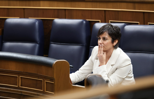 La ministra de Vivienda, Isabel Rodríguez, durante una sesión de control al Gobierno, en el Congreso, a 15 de octubre de 2025, en Madrid (España).