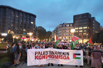 Concentrados en la plaza Moyúa de Bilbao en apoyo a Palestina