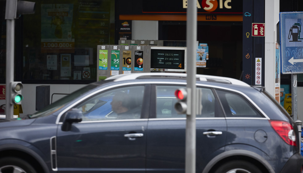 Archivo - Una gasolinera, a 31 de agosto de 2024, en Madrid (España). El precio de los carburantes en España ha encadenado esta semana una nueva bajada de cara a la operación retorno de las vacacio
