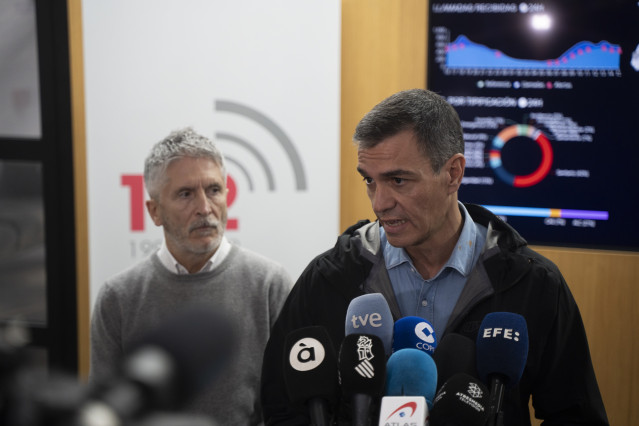 Archivo - El presidente del Gobierno, Pedro Sánchez, y el ministro del Interior, Fernando Grande-Marlaska