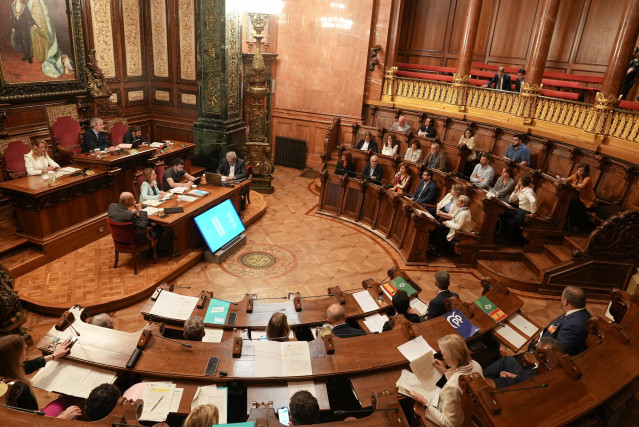 Archivo - Pleno del Ayuntamiento de Barcelona.