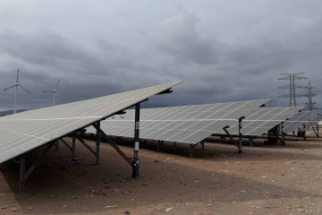 Endesa inaugura en Gran Canaria su primera planta solar hibridada con sistema de baterías de litio en España