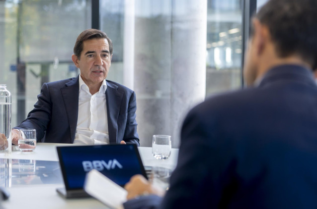 El presidente del BBVA, Carlos Torres Vila, durante una entrevista para Europa Press, en el edificio ‘La Vela’, en la ciudad del BBVA, a 8 de octubre de 2025, en Madrid (España).