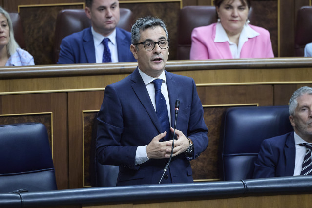 El ministro de la Presidencia, Relaciones con las Cortes y Justicia, Félix Bolaños, interviene durante una sesión de control en el Gobierno, en el Congreso de los Diputados, a 24 de septiembre de 2025, en Madrid (España).