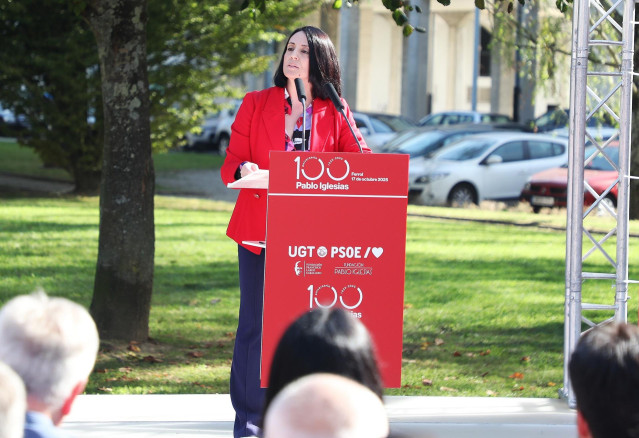 La secretaria de Organización del PSOE, Rebeca Torró, durante la celebración del nacimiento de Pablo Iglesias Posse organizado por el Partido Socialista, a 17 de octubre de 2025, en Ferrol, A Coruña, Galicia (España). El político ferrolano es conocido por