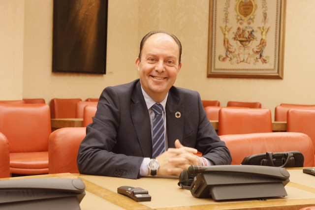 Archivo - El diputado del PSOE en el Congreso por la provincia de Zaragoza, Víctor Ruiz de Diego.