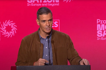 El presidente del Gobierno y secretario general del PSOE, Pedro Sánchez, en la clausura del congreso de los socialistas europeos, a 18 de octubre de 2025, Ámsterdam (España).
