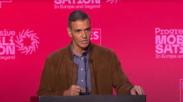 El presidente del Gobierno y secretario general del PSOE, Pedro Sánchez, en la clausura del congreso de los socialistas europeos, a 18 de octubre de 2025, Ámsterdam (España).