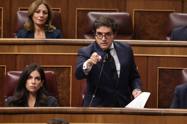 El diputado de Vox José María Figaredo interviene durante una sesión de Control al Gobierno, en el Congreso de los Diputados, a 7 de octubre de 2025, en Madrid (España).