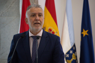 El ministro de Memoria Democrática, Ángel Víctor Torres, durante la inauguración de las II Jornadas sobre controles oficiales en tráfico internacional de mercancías en Vigo, a 16 de octubre de 2