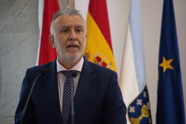 El ministro de Memoria Democrática, Ángel Víctor Torres, durante la inauguración de las II Jornadas sobre controles oficiales en tráfico internacional de mercancías en Vigo, a 16 de octubre de 2025, en Vigo, Pontevedra, Galicia (España).