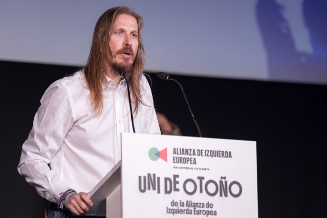 El secretario de Organización y portavoz de Podemos, Pablo Fernández, durante una intervención en la  Universidad de Otoño de Podemos en el Palacio de la Prensa de Callao, a 19 de octubre de 2025, en Madrid (España).