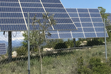Archivo - Placas solares, fotovoltaica, energía limpia