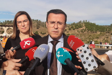 El secretario general del PSOE de Extremadura, Miguel Ángel Gallardo, atiende a los medios de comunicación