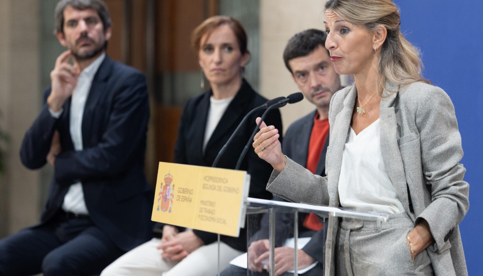 (I-D) El ministro de Cultura, Ernest Urtasun; la ministra de Sanidad, Mónica García; el ministro de Derechos Sociales, Pablo Bustinduy, y la vicepresidenta segunda, Yolanda Díaz, durante un rueda d