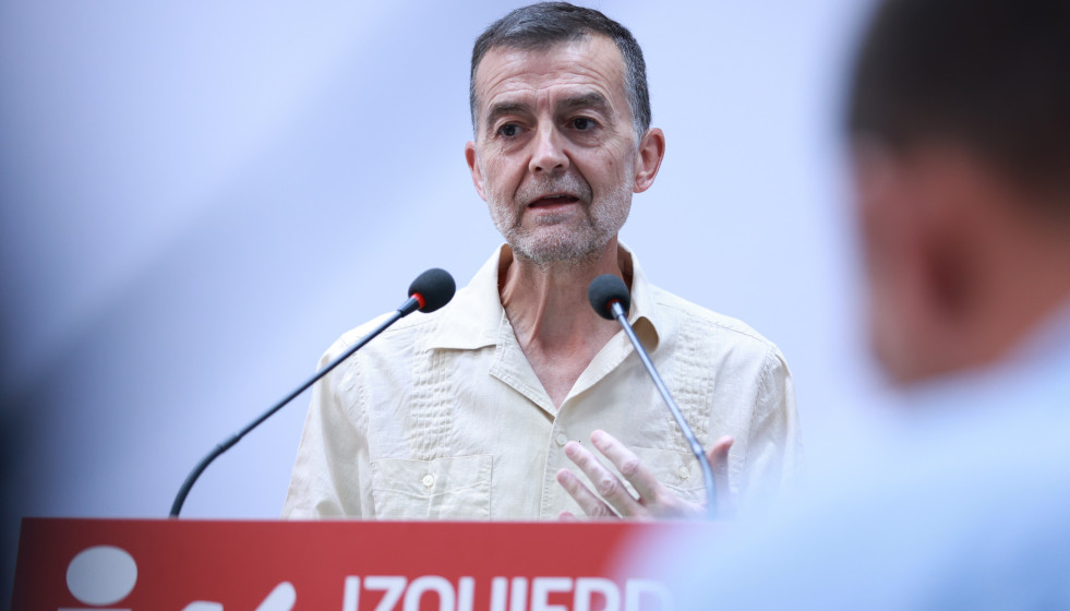 Archivo - El coordinador federal de Izquierda Unida, Antonio Maíllo, ofrece una rueda de prensa en el inicio del curso político. A 1 de septiembre de 2025, en Sevilla, Andalucía (España)