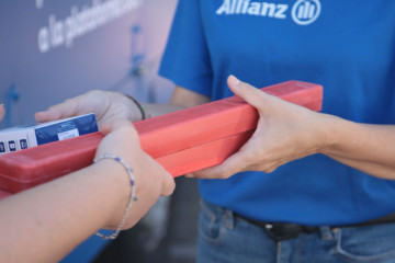 Allianz intercambia triángulos por balizas V16