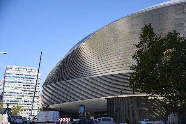Fachada del Estadio Santiago Bernabéu, a 7 de octubre de 2025, en Madrid (España).