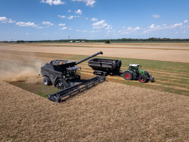 This image, taken during the 2024 AGCO Tech Day, shows PTx Trimble’s OutRun solution in action: an autonomous Fendt tractor pulls a grain cart alongside an IDEAL combine during offloading. AGCO’s upcoming Tech Day will be held at Götz Agrardienst farm in