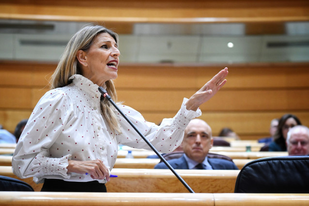 La vicepresidenta segunda y ministra de Trabajo y Economía Social, Yolanda Díaz, interviene durante una sesión de control al Gobierno en la Cámara Alta, a 21 de octubre de 2022, en Madrid (España).