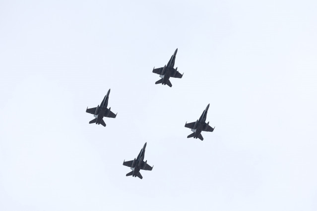 Aviones desfilando