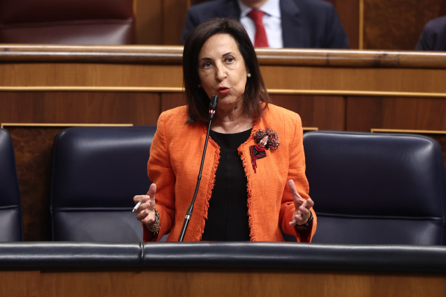 Archivo - La ministra de Defensa, Margarita Robles, interviene durante una sesión de control al Gobierno en el Congreso de los Diputados.