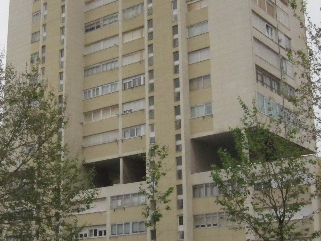 Archivo - Edificio de viviendas en Santander