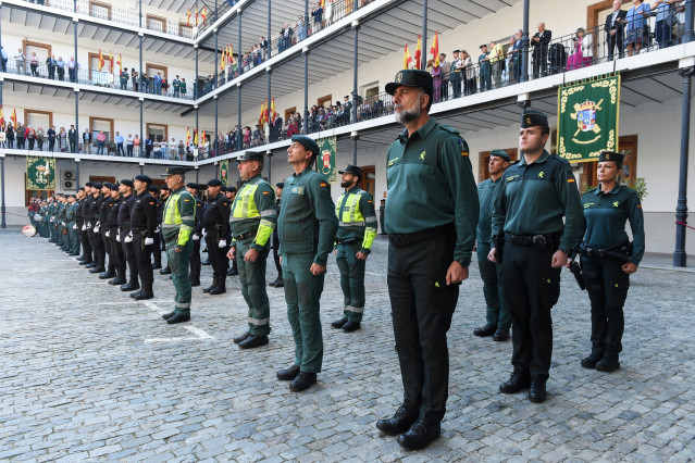 Archivo - Agentes del cuerpo de la Guardia Civil durante acto de celebración de la Patrona del cuerpo en Madrid en el Acuartelamiento de la Jefatura de la 1ª zona de la Guardia Civil, a 11 de octubre de 2023, en Madrid (España).